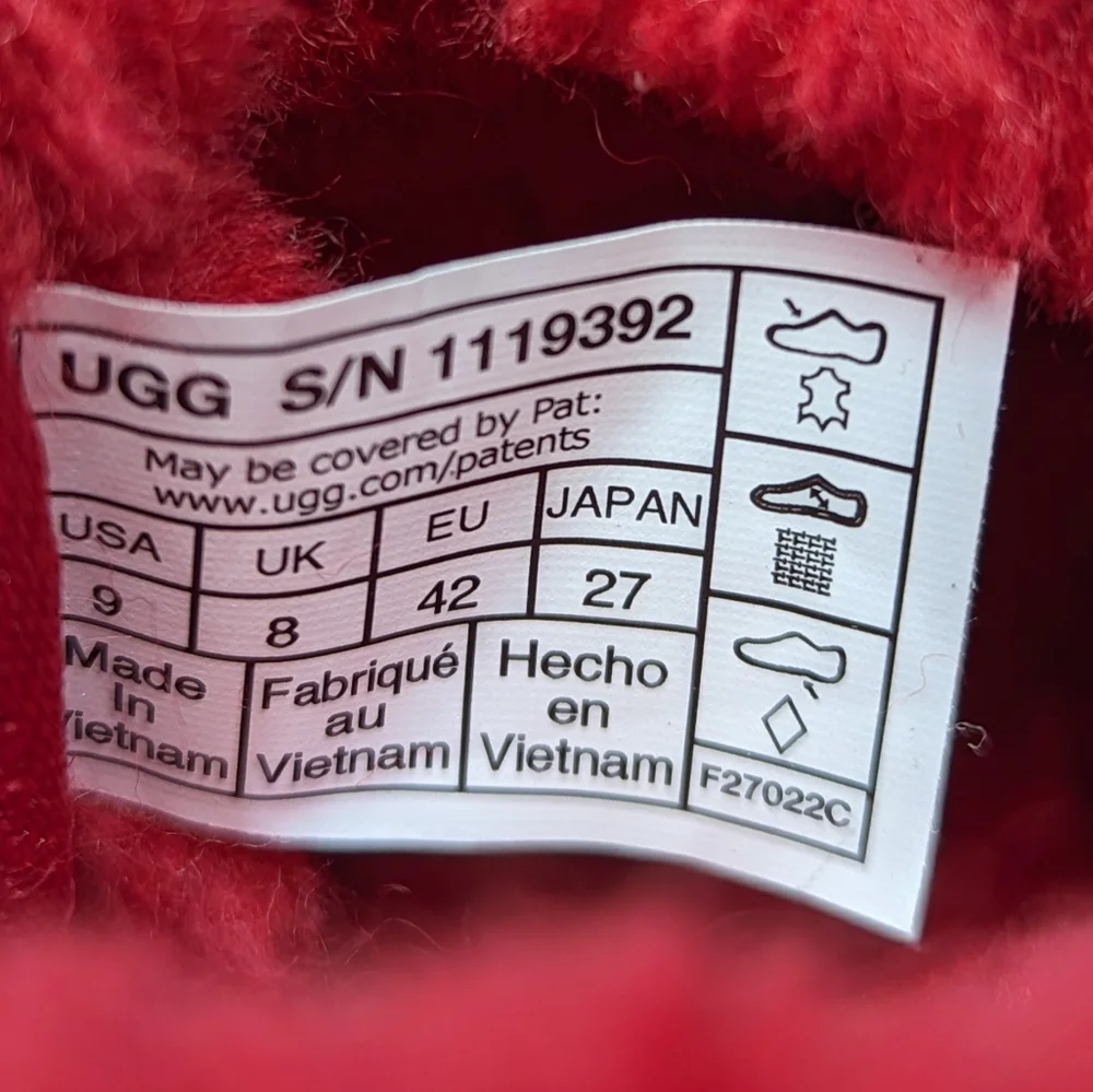 UGG Neumel II Graphic Spell Out Red Logo Ankle Chukka Comfy Suede Boots Men's 9